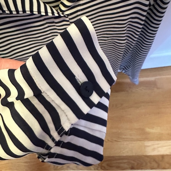 Theory size M button up blouse - Picture 4 of 4